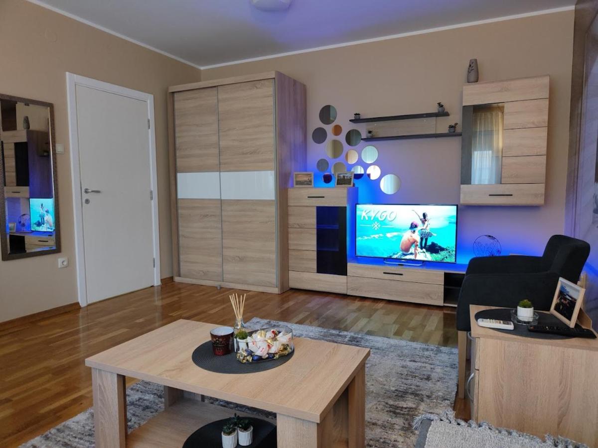 Apartman Espresso Sa Parkingom Sremska Mitrovica Exterior photo