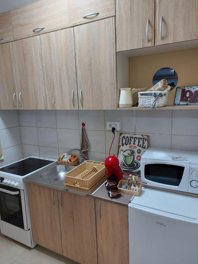 Apartman Espresso Sa Parkingom Sremska Mitrovica Exterior photo
