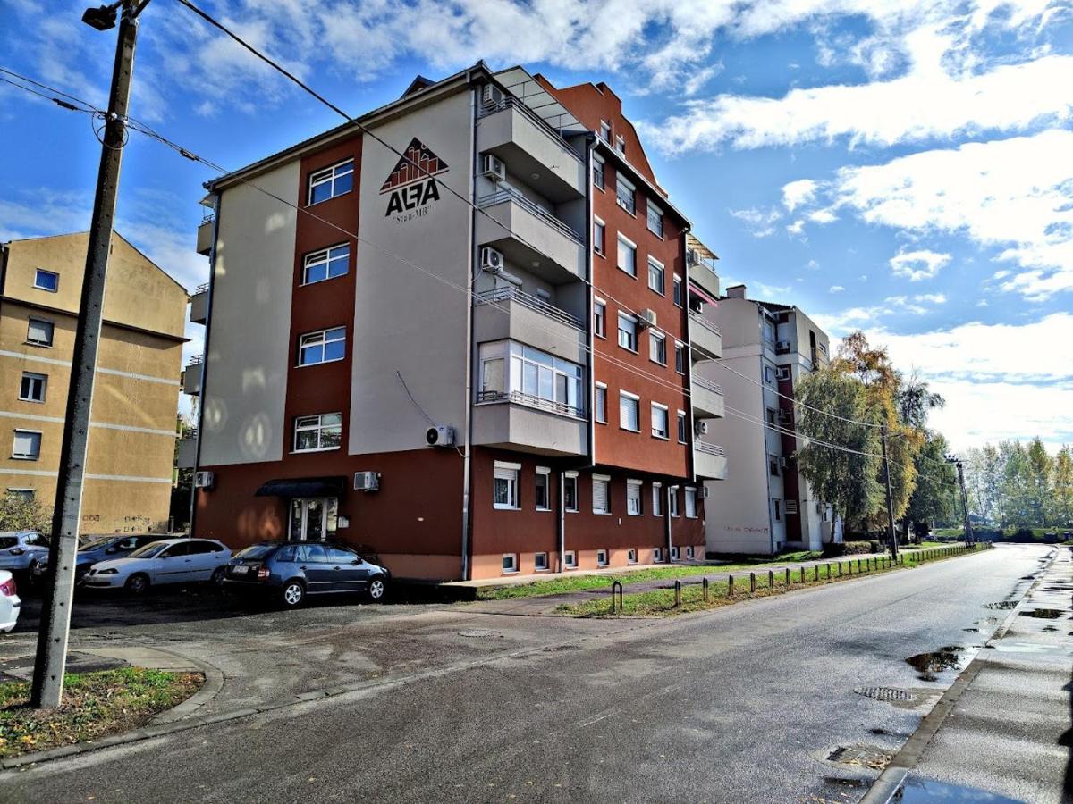 Apartman Espresso Sa Parkingom Sremska Mitrovica Exterior photo