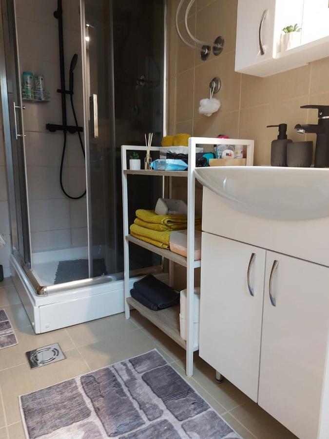 Apartman Espresso Sa Parkingom Sremska Mitrovica Exterior photo